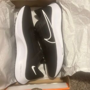 Nike Mens Pegasus 39 Running shoes